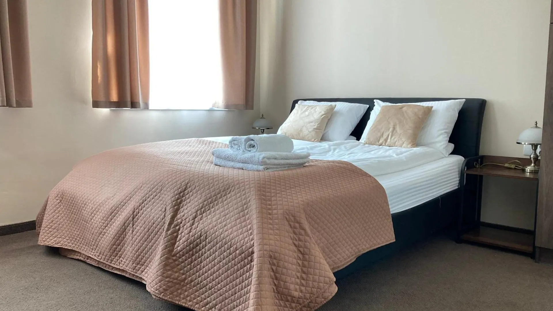 Domingo Elegant Rooms Krakow Old Town